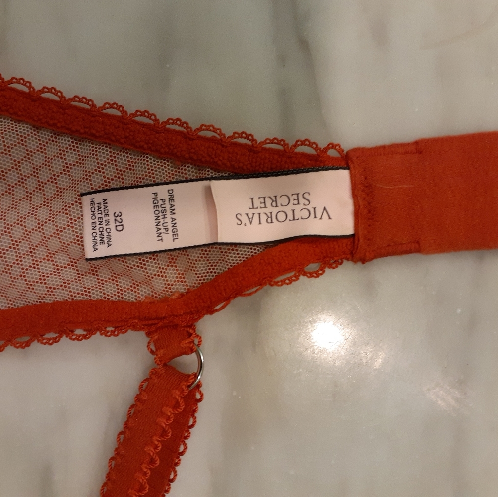 Victoria's Secret Push Up Bra 32D - Picture 3 of 6